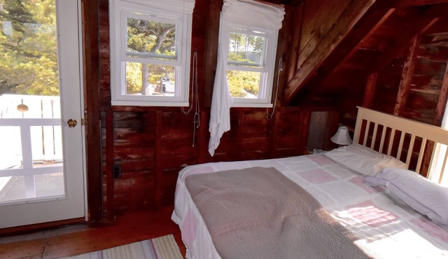 2 oceanfront Cottages with spectacular views and deck with direct water access in Phippsburg