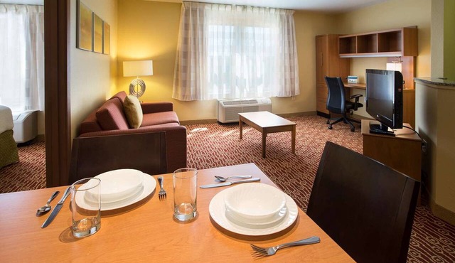 2 Units | Spacious Space Perfect for Families | 2 Bedroom Suite w/2 Queens