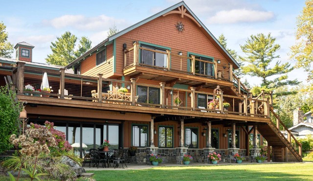 25 Mins to the Horse Show! Amazing 10k sqft Home on Torch Lake