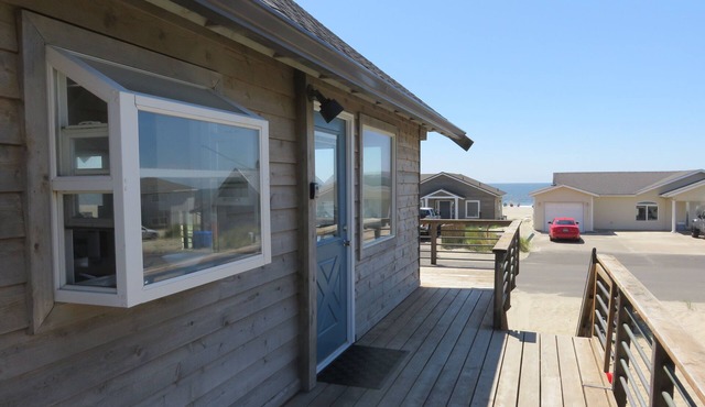 25 Steps to Sand + Sunset Views. Pacific City Beachfront Getaway!
