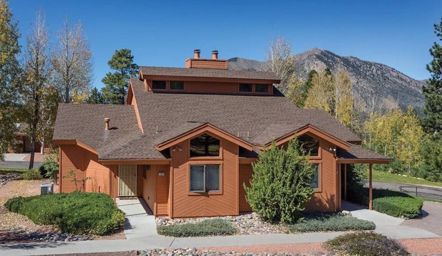2Bed/2Bath Deluxe Condo in Flagstaff! Complete w/Golf, Pools, and More!