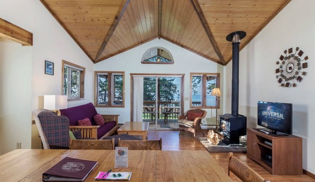 2BR 2BA Ocean View Cabin - 1 min walk to world class beach! in Eastsound