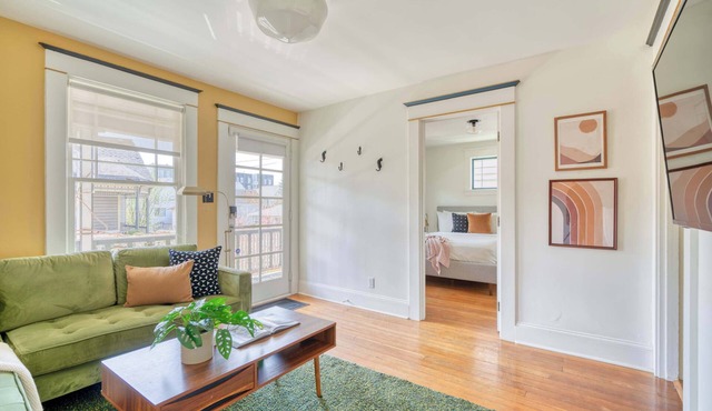 2BR/2BA Patio Steps to Mississippi Ave