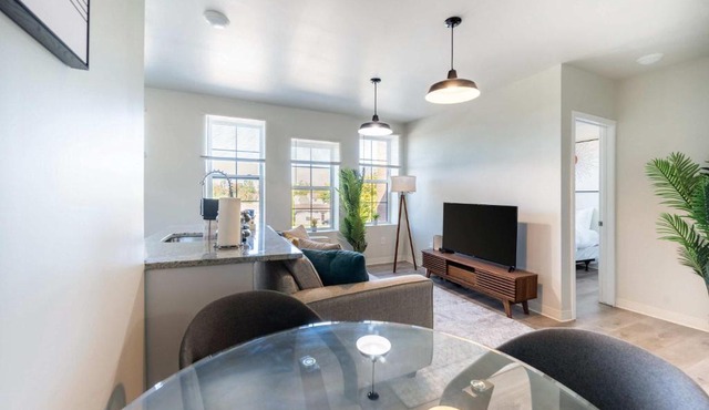2BR Exclusive Retreat Near Henry Ford in Detroit