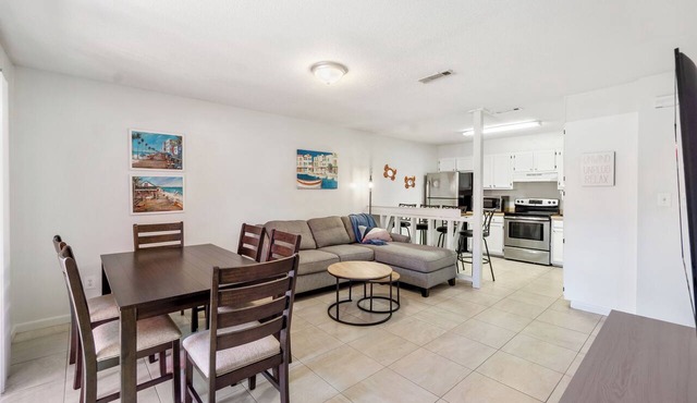 2BR King, Yard Access, Private Patio, Desk, Dog Friendly, Pensacola Beach 8mi