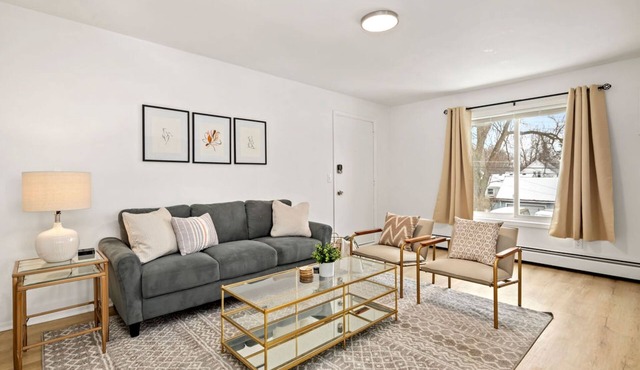 2nd Floor, Corner unit ft. King Bed + Workspace