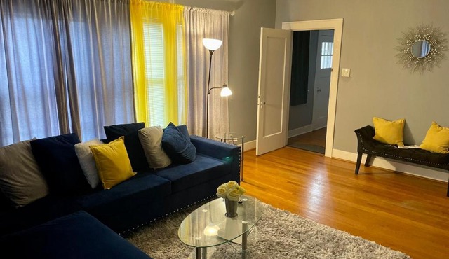 2nd level duplex, Downtown Houston near Toyota Center, Smoking allowed on Balcony!