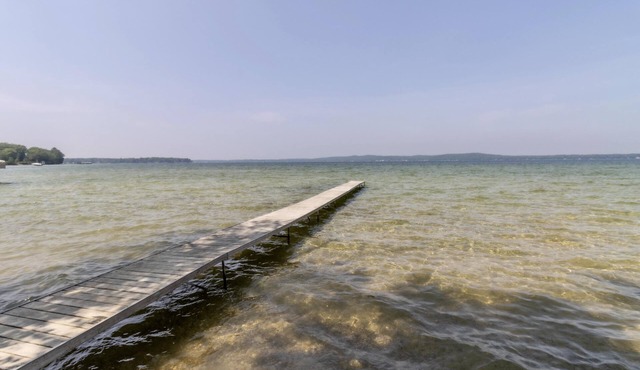 3 bedroom 1 bath cabin with private frontage on Platte Lake