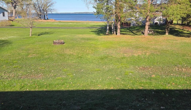 3-bedroom cabin in amazing Bayfield with access to private beach