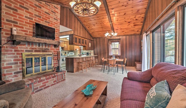 < 3 Mi to Higgins Lake: Roscommon Cabin w/Deck