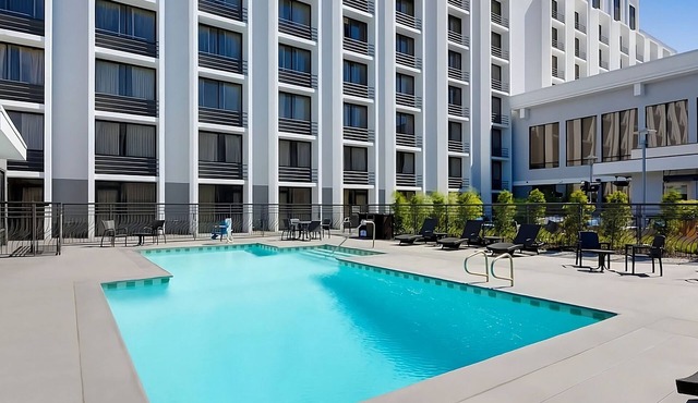 3 Modern Units | 3.65 mi Drive to SAP Center | Onsite Parking | Outdoor Pool in San Jose