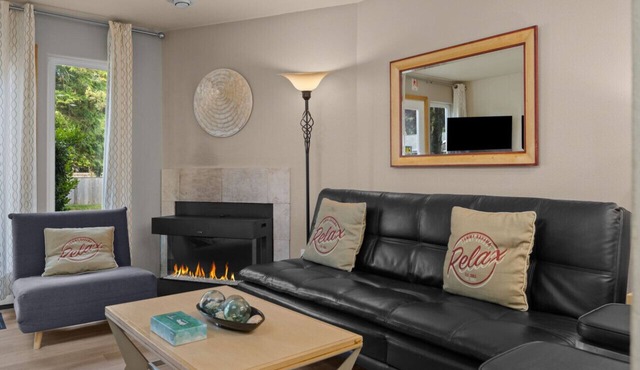 3 Orca Bay: Cozy Town Home | Walk to Beach | Dog-Friendly