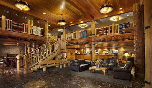 3 Rustic Rooms w/Heated Pool & Hand-Crafted Mountain Lodge Setting