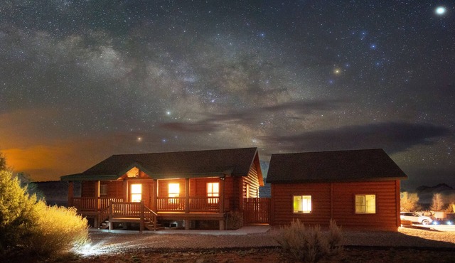 ★30 mins to Zion★Two Cabins w/Game Room★Bryce/Lake Powell/Grand Canyon