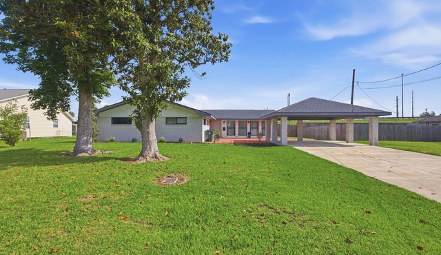 3BD Getaway with pool: Paradise Near the Casinos