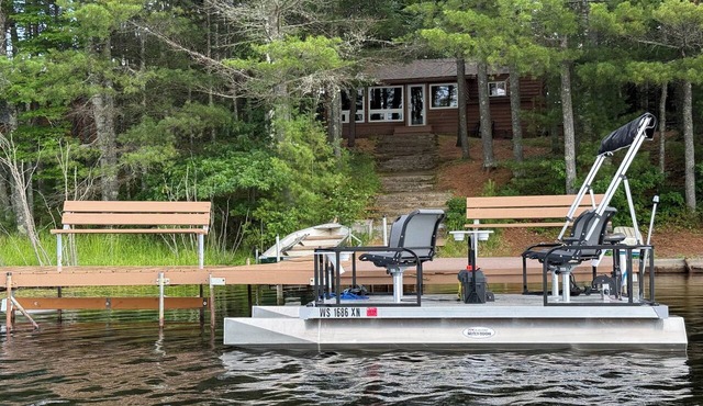 3br1ba cozy serene cabin, pontoon, fishing boat, 2 kayaks, 2 sups, paddleboat