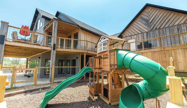 4 Bed 3 Bath Greers Ferry Lakefront Home with Private Playground!