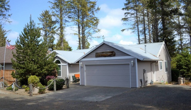 4 Bedrooms Near Beach in Park Like Setting Perfect for Family