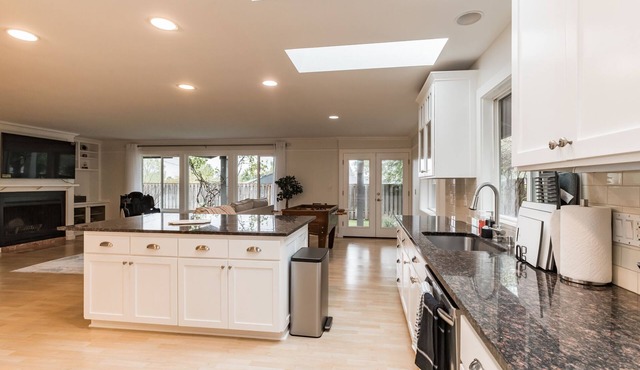 4 BR/3BA House in one level at beautiful neighborhood