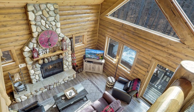 4 BR Mountain Cabin 832 | Private Hot Tub | Ski-In/Ski-Out | Sleeps 14!