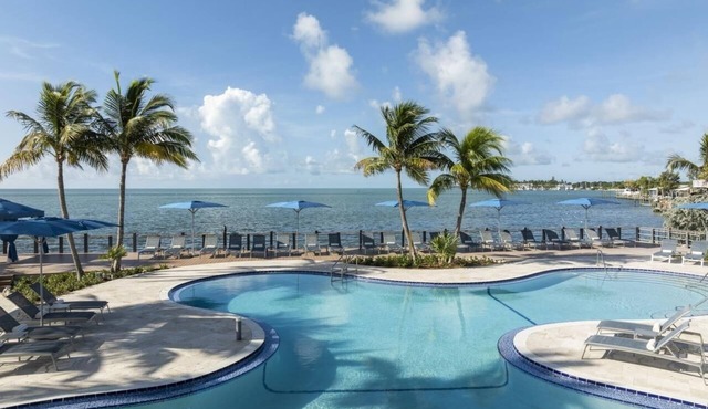 4 Guest Room, 2 Queens, Balcony, Free Parking & Pet Friendly