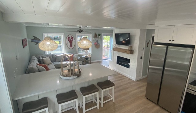 4br2ba home with central AC, sleeps 12, 1.5 miles to beach! BEACH PASS!