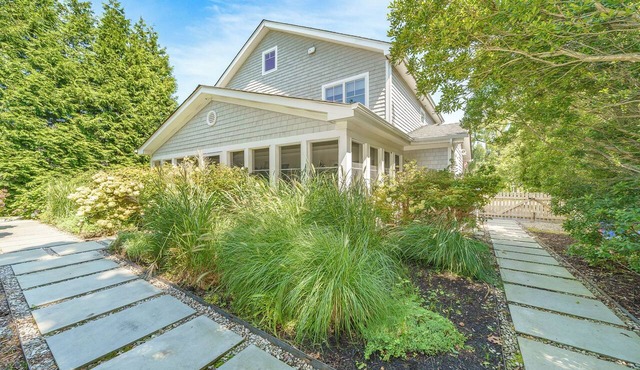 5 bdrm with pool - walk to the Harbor in Montauk
