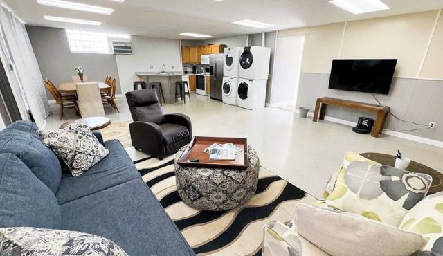 5 bedroom, 1.5 Bath, Ground Floor, Ranch Style Unit, Sleeps 12, Boat Launch, NEW