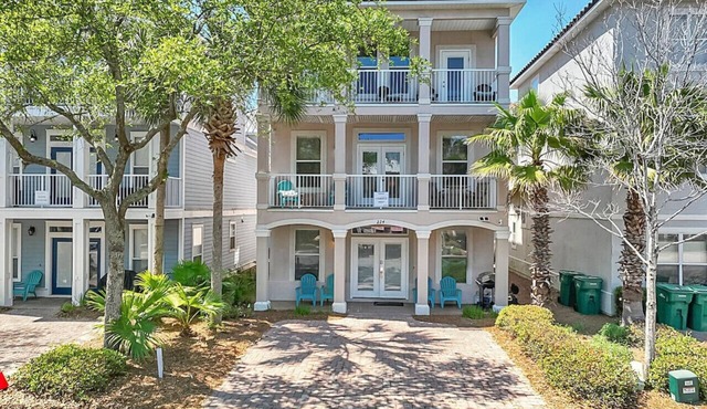 ☛5 Minutes from the Beach★ Pool/Hot Tub★ Stocked☚