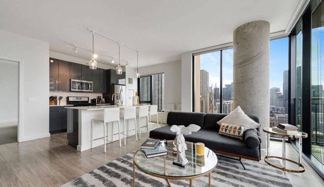 5-Star Gold Coast Experience in a Luxe 2BR Retreat
