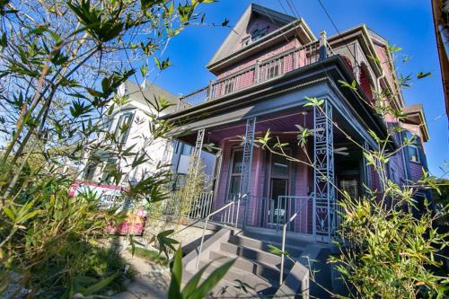 5BR Historic Claiborne Home w/Pool & Courtyard — 6 Blocks to French Quarter