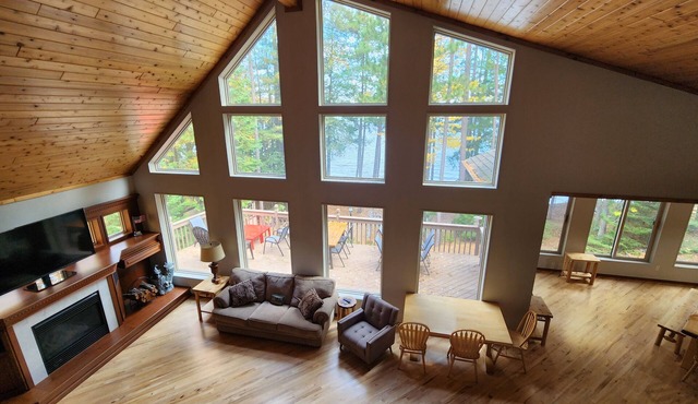 6BR/3.5BA Lake Cabin on Quiet Lake! Great location for fall in the Northwoods.