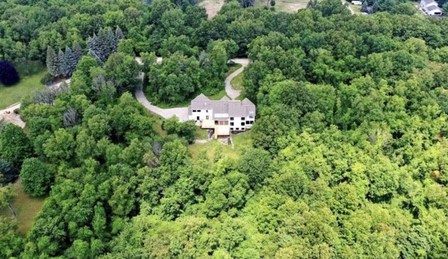 6BR Modern Farmhouse Retreat | 5acres of Forest!