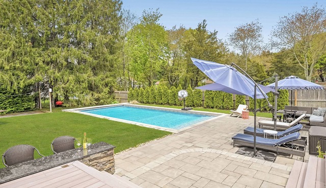 6BR, Pool, walk to beach, minutes to vineyards, town - WEEKLY DISCOUNT 8/24-8/31
