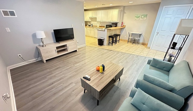 9 Fresh Getaway - with private washer and drier in Franklin
