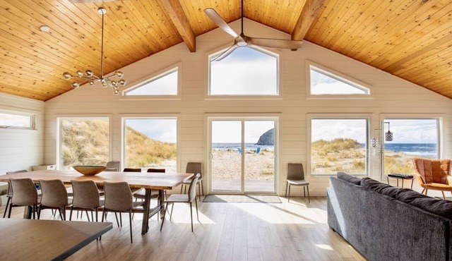 A Beachfront Oasis in Pacific City/Cape Kiwanda!