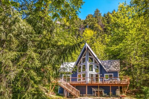 A-Frame Cabin Dock Access & Views BBQ