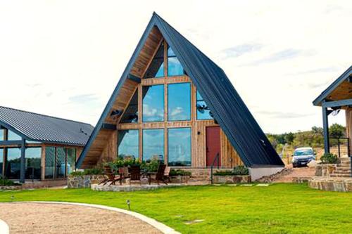 A-Frame Elegance: Embrace Open-Concept Living and Hill Country Vistas in TX