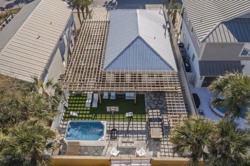 A Wave From It All - Beach Cottage with Private Pool & Outdoor Area