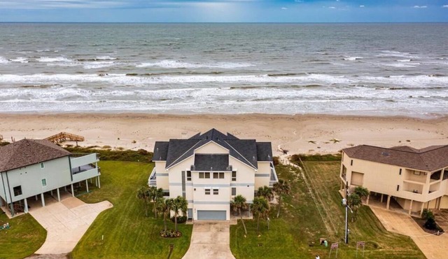 Absolute beachfront luxury villa in Indian Beach-first row