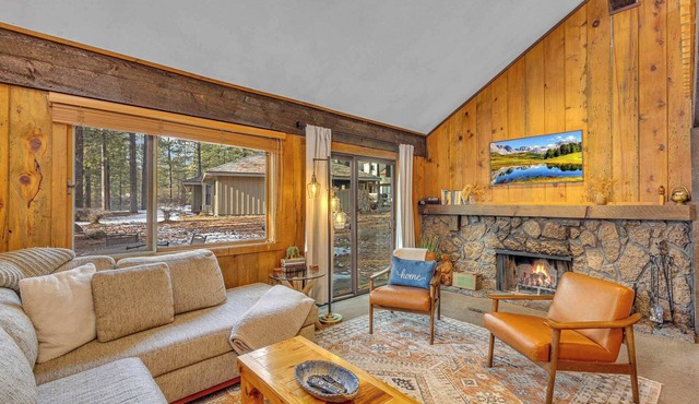 Ac, pet friendly, walking distance to Playground