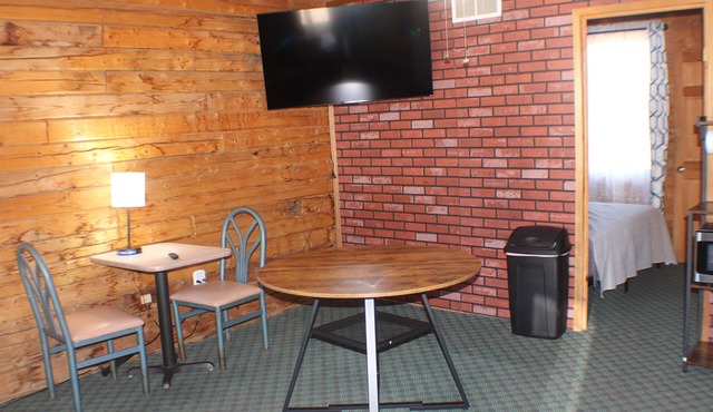 AC3 Cozy 1-bedroom cabin in peaceful Chassell with AC