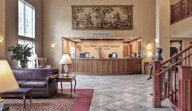 Accessible | Couple's Getaway in Wisconsin Suite
