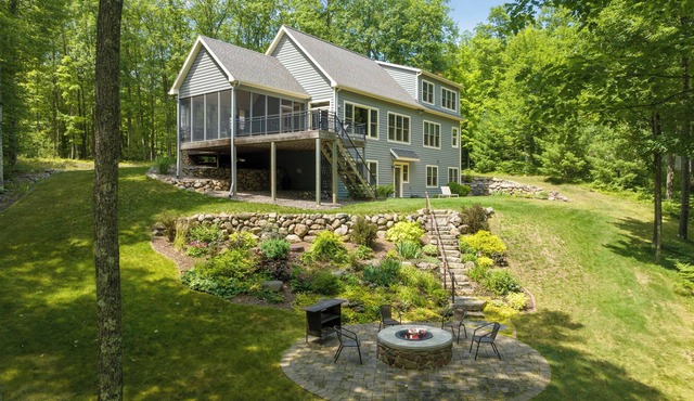 Accommodates up to 14 guests, great location!