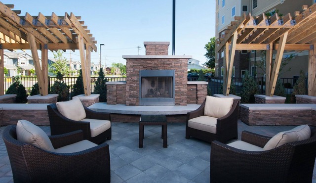 ADA 2BR Suite w/Accessible Tub | Free Breakfast in Amherst