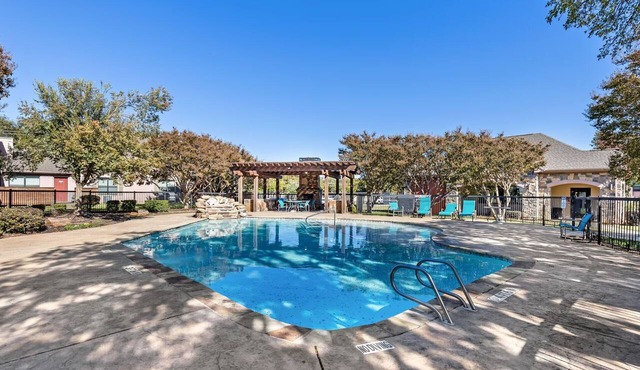 Addison 2BR with 2 Pools + Gym Near Downtown Dallas in Addison