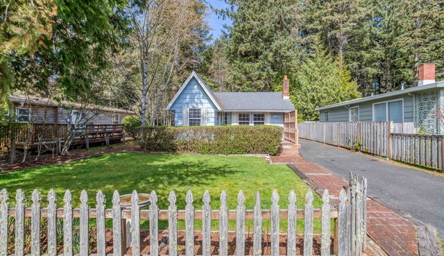 Adorable Historic Cottage Has Charm Plus Amenities: TVs, Wine Fridge