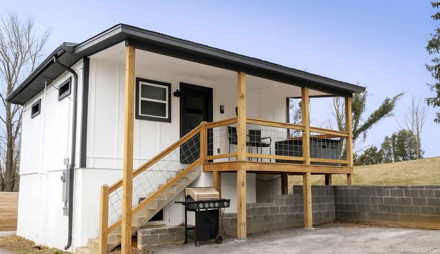 Adventure Basecamp Cottage with Private Hot Tub & Cozy Style in Copperhill, Tennessee