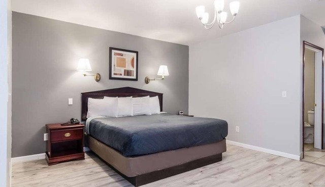 Affordable Accommodation at GuestHouse Montesano! Pets Allowed, Free Parking