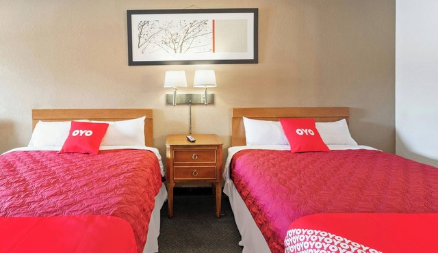 Affordable, Comfortable Stay Near I-10 – Pet-Friendly & Spacious l 4 Rooms